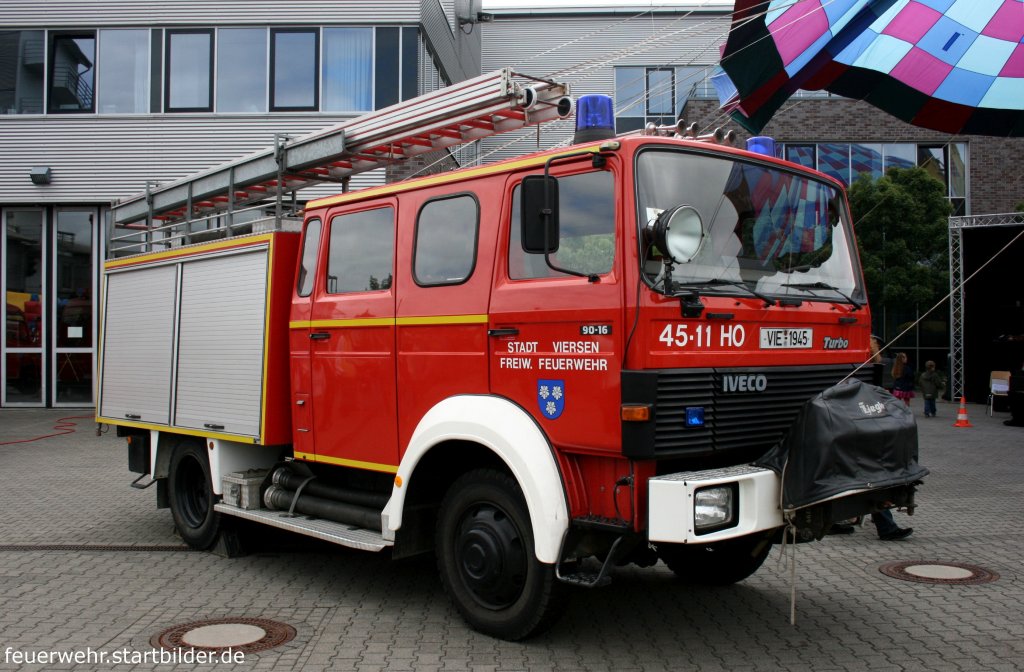 Feuerwehr Viersen
Florian Viersen 45/11 
VIE 1945
LF 16TS
IVECO 90-16
Aufgenommen beim Tag der Offenen T�r der Feuerwehr Viersen Stadtmitte, 20.6.2010.