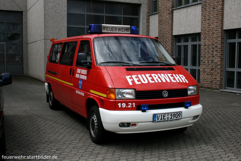 Feuerwehr Viersen
LZ D�lken
Florian Viersen 19/21
VIE 1909
MTF
VW T4
Aufgenommen beim Tag der Offenen T�r der Feuerwehr Viersen Stadtmitte, 20.6.2010.