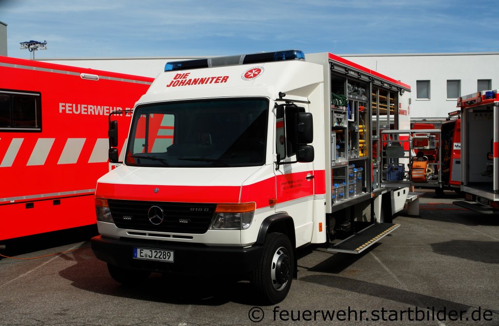 Ger�tewagen der Johanniter aus Essen.
Aufgenommen beim Tag der Offenen T�r der Feuerwache 1 in Essen, 10-11.9.2011. 