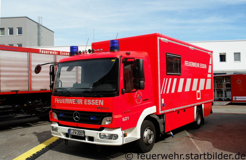 GW-Atemschutz 6/21 der Feuerwehr Essen mit Schmitz Aufbau.
Aufgenommen beim Tag der Offenen T�r der Feuerwache 1 in Essen, 10-11.9.2011.