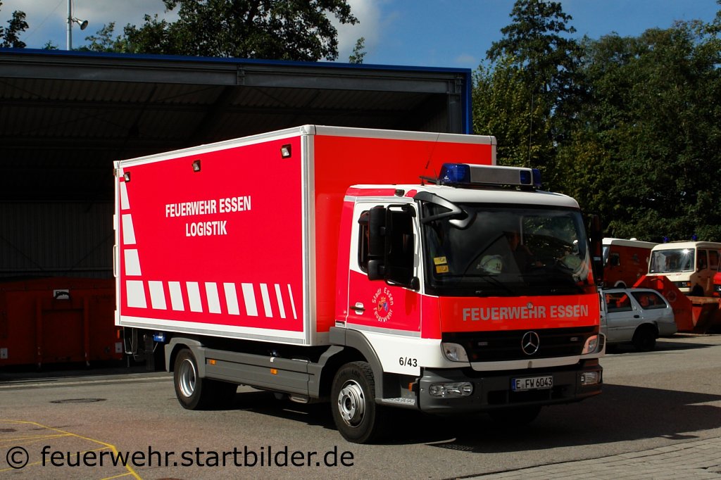 GW-Logistik 6/43 (Florian 10/75/5) der Feuerwehr Essen.
Aufgenommen beim Tag der Offenen T�r der Feuerwache 1 in Essen, 10-11.9.2011.