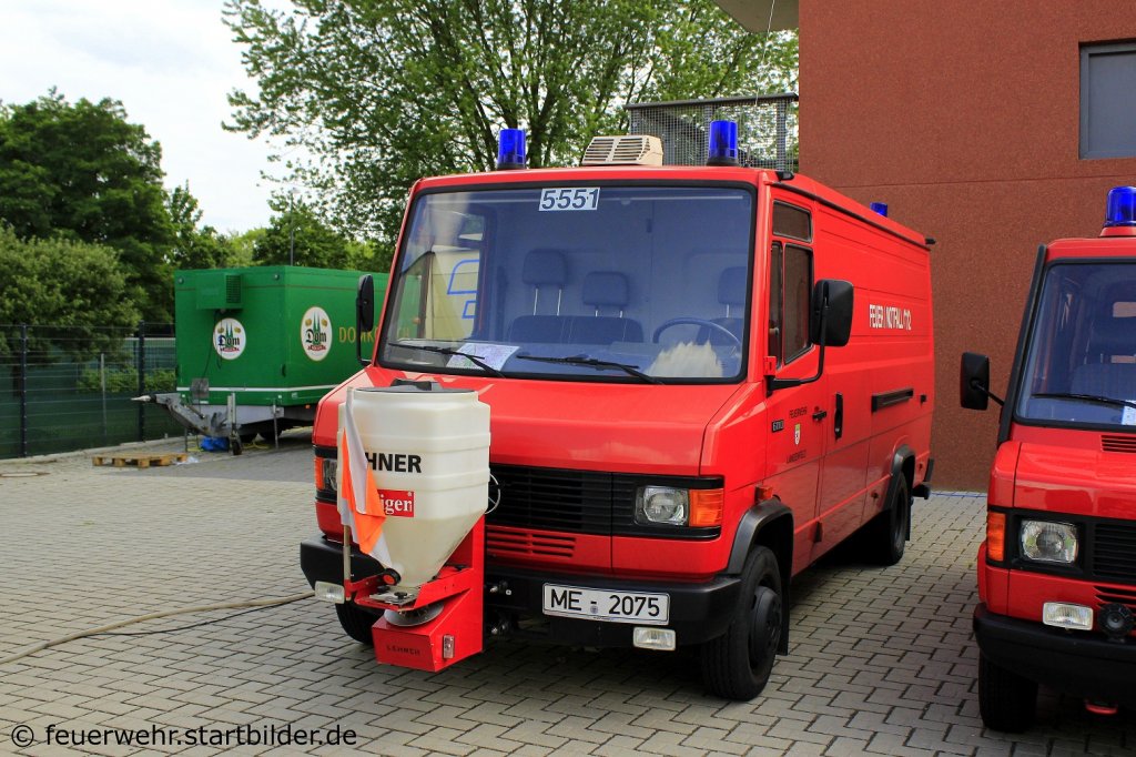 GW-�L (5/55/1) mit Streueinrichtung der Firma Lehner.
Aufgenommen beim Tdot der Feuerwehr Langenfeld,30.6.2012.