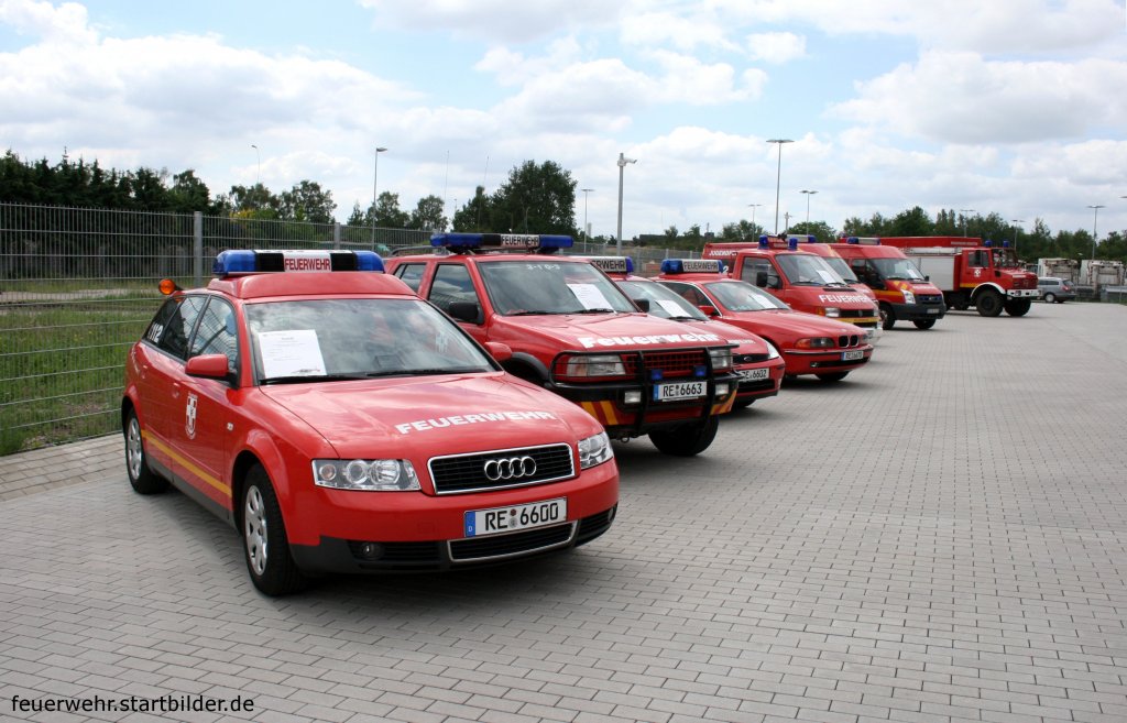 Hier mal ein blick �ber einen Teil des Fuhrparks dder Feuerwehr Dorsten.
Aufgenommen beim Tag der Offenen T�r der Feuerwehr Dorsten, 13.6.2010.