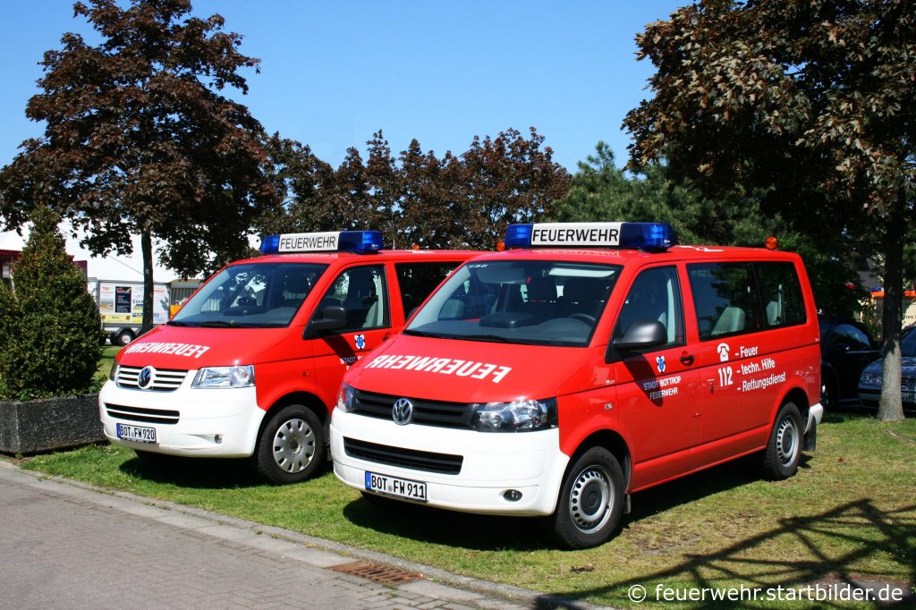 Hier sind zwei MTF der Feuerwehr Bottrop zusehen.
Aufgenommen in Kirchhellen am 1.5.2011. 