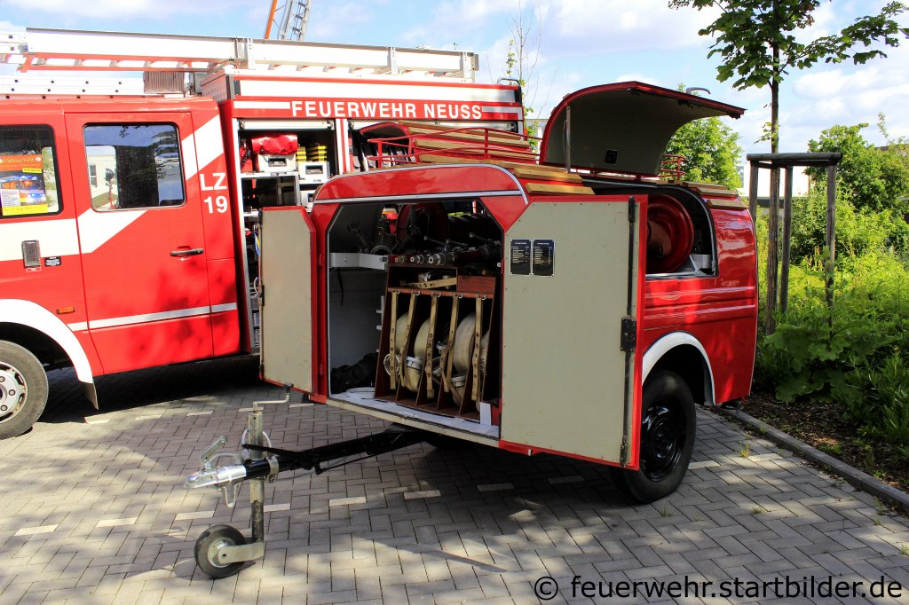Historischer L�schanh�nger.
Der Anh�nger steht nicht mehr in Dienst.
Aufgenommen beim Tdot der FF Neuss Furth 17.6.2012.