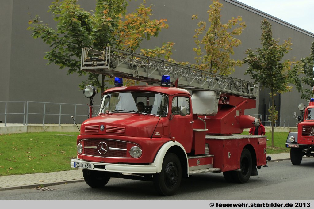 Historischer Mercedes Benz Drehleiter.
Aufgenommen beim Jubil�um 50 Jahre LFV-Rheinland-Pfalz in Mainz,6.10.2012.