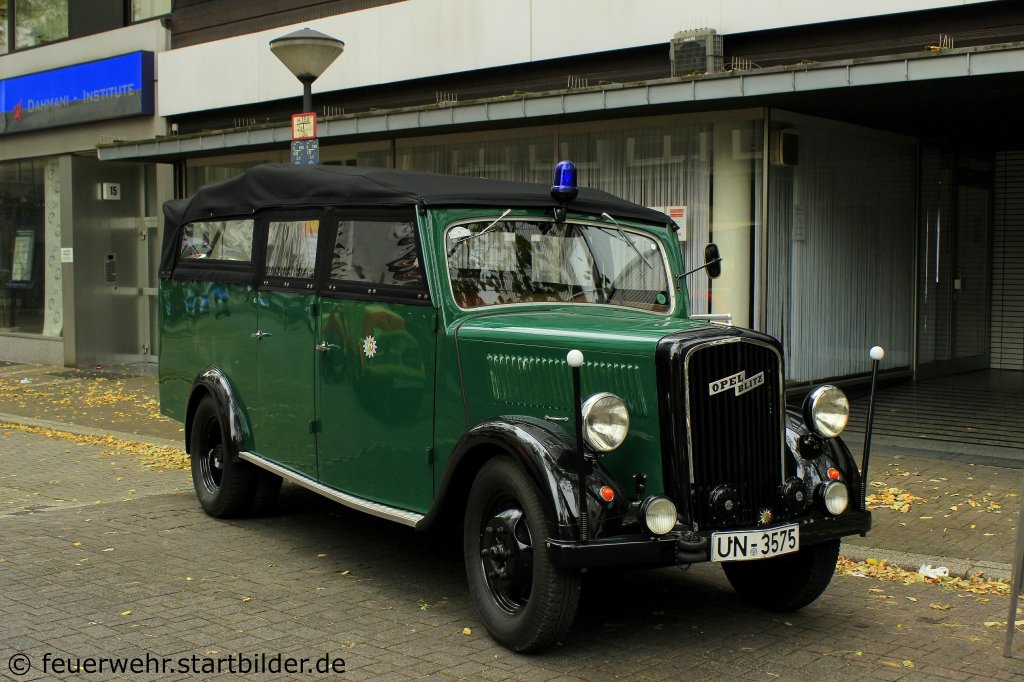 Historisches Polizeifahrzeug.
Aufgenommen beim Blaulichttag 2012 in Oberhausen,29.9.2012.