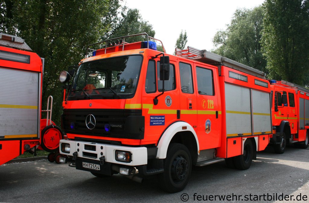 HLF 16/14 (HH 2554) mit Ziegler Aufbau.
Aufgenommen beim Tag der offenen T�r der Feuerwehrschule Hamburg am 21.5.2011
