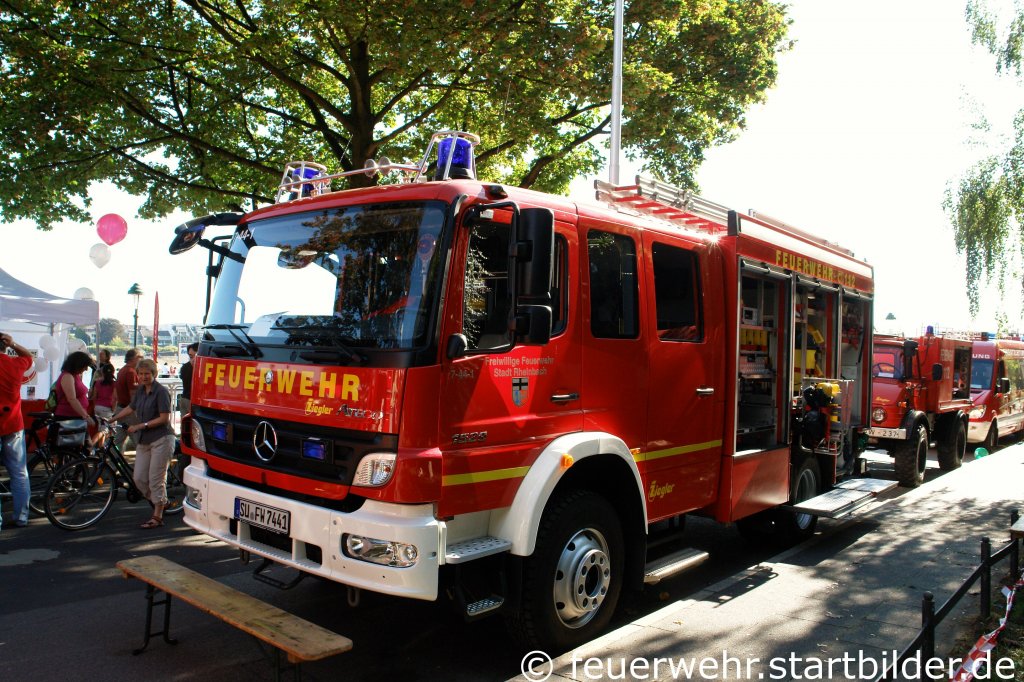 HLF 20/20 (7/44/1) der Feuerwehr Rheinbach.
Das HLF hat einen L�schwassertank mit 2000L und ist mit einen Hydraulischen Rettungssatz beladen. 
Aufgenommen beim NRW Tag 2011 in Bonn.