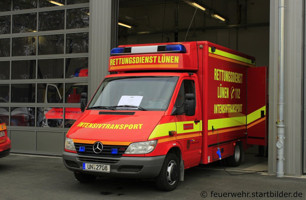 ITW (Intensivtransportwagen) der FW L�nen.
Aufgenommen beim Tdot der Feuerwehr L�nen,15.9.2012.