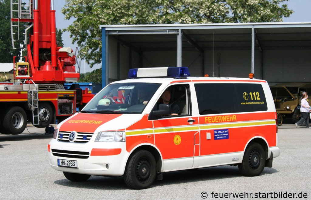 KLF (Kleinl�schfahrzeug) (HH 2933) auf VW T5 mit TDS Invents Aufbau.
Aufgenommen beim Tag der offenen T�r der Feuerwehrschule Hamburg am 21.5.2011.