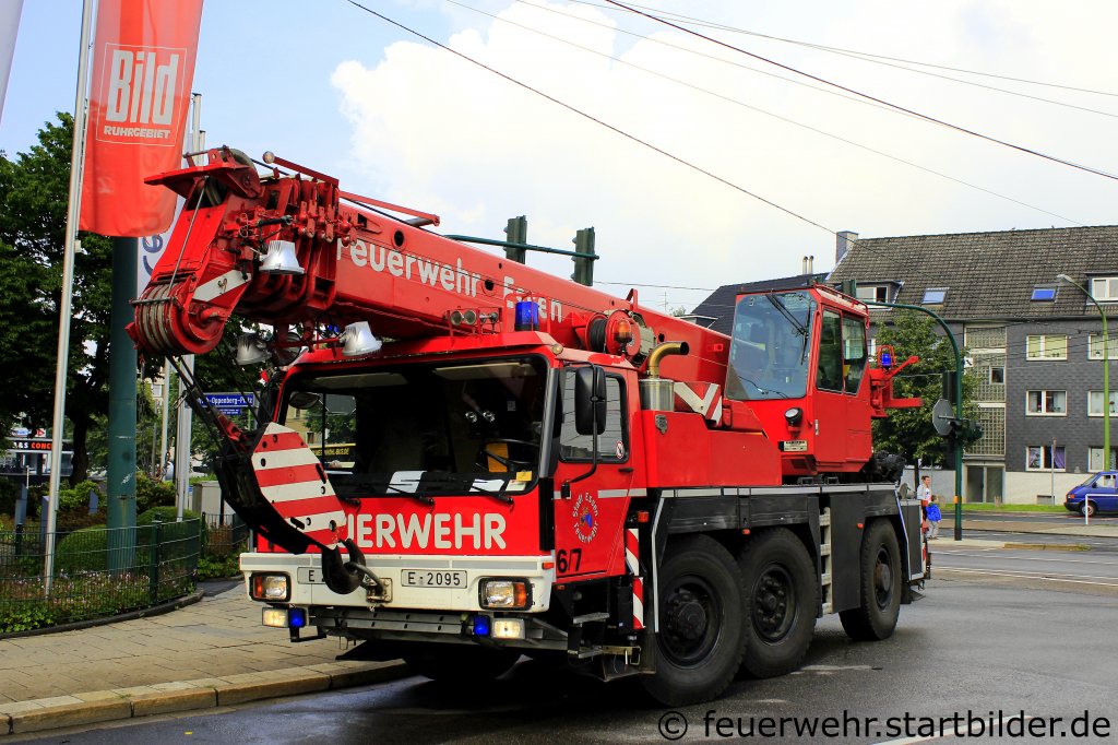 Kranwagen der Feuerwehr Essen.
Aufgenommen am 12.6.2012.