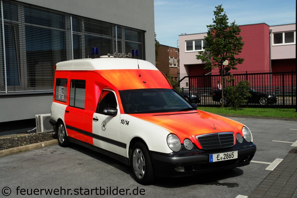 KTW 10/14 der Feuerwehr Essen.
Aufgenommen beim Tag der Offenen T�r der Feuerwache 1 in Essen, 10-11.9.2011.