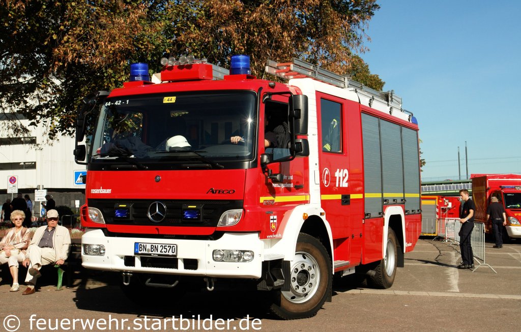 LF 10/6 (44/42/1) der Feuerwehr Bonn.
Aufgenommen beim NRW Tag 2011 in Bonn.