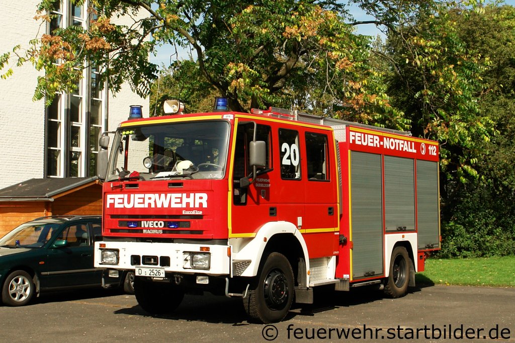 LF 16/12 (11/44/1) steht bei der FF Hubbelrath.
Aufgenommen beim Tag der Offenen T�r der Wache 7 am 23.9.2011.