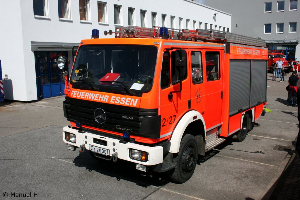 LF 16/12 Florian Essen 5/44/4).
Das Fahrzeug ist seit 2011 bei der FF Essen Kray stationiert.
Aufgenommen beim Tag der offenen T�r der Feuerwehr Essen am 4.9.2010.