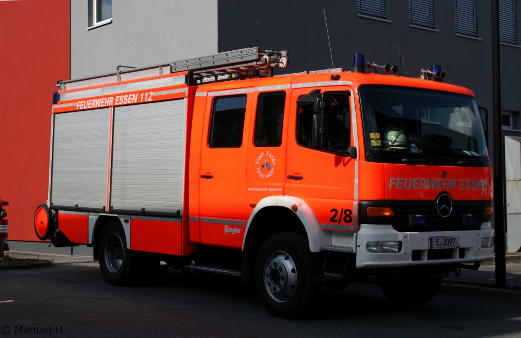 LF 16/12 (Florian Essen 6/44/1).
Das LF ist auf der Wache 6 in Essen Kupferdreh stationiert.
Aufgenommen beim Tag der offenen T�r der Feuerwehr Essen am 4.9.2010.