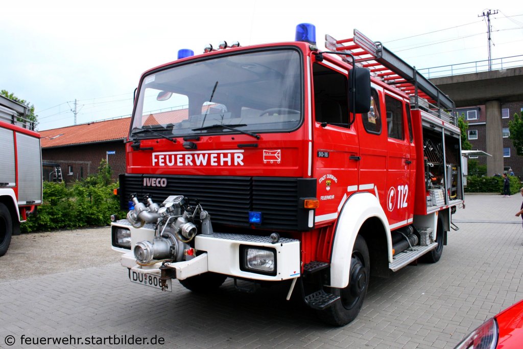 LF 16TS (DU 8064) (Funk: 730/45/1) der Feuerwache Duisburg Huckingen.
Aufgenommen beim Tag der Offenen T�r der Feuerwehr Duisburg Huckingen am 15.5.2010.