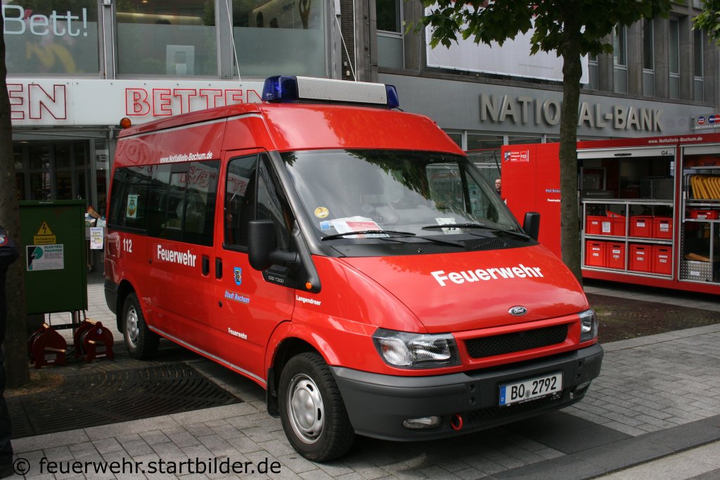 MTW (BO 2792) auf Ford Transit der Feuerwehr Bochum Langendreer.
Aufgenommen in der Bochumer City am 28.5.2011.