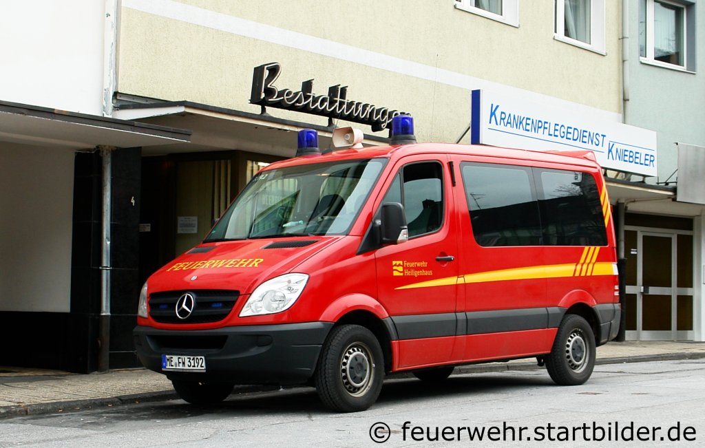 MTW (Florian Mettmann X/19/2) der Feuerwehr Heiligenhaus.
Aufgenommen am Rathaus in Heiligenhaus, 15.1.2011.