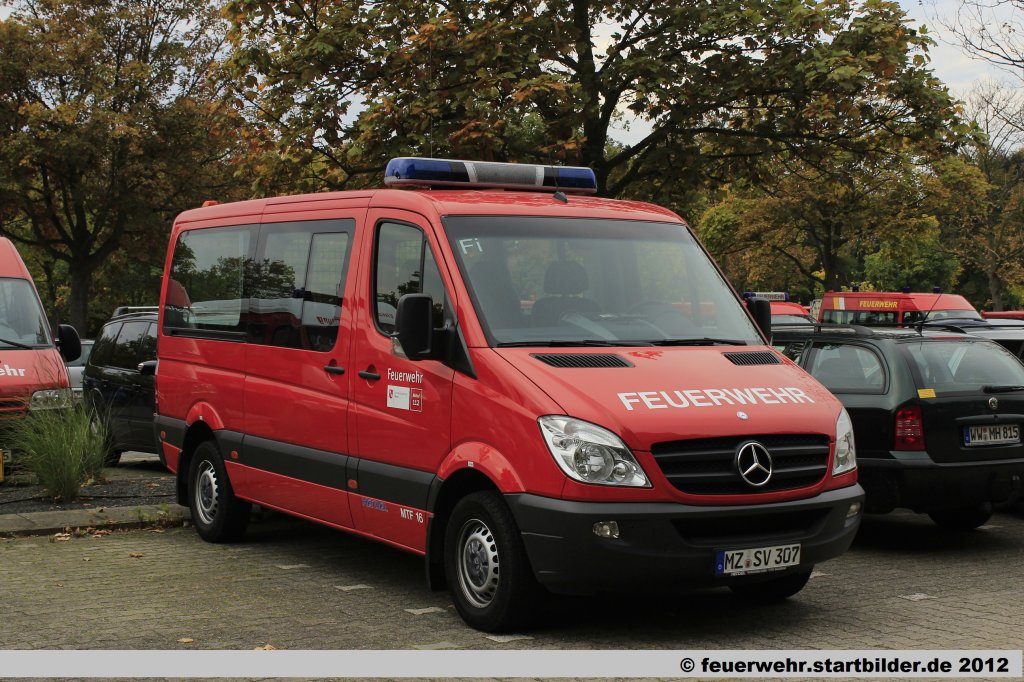 MTW (MZ SV 307) der Feuerwehr Mainz.
Aufgenommen beim Jubil�um 50 Jahre LFV-Rheinland-Pfalz in Mainz,6.10.2012.
