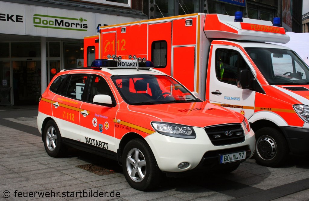 NEF 5 (BO ML 77) von der Feuerwehr Bochum.
Aufgenommen in der Bochumer City am 28.5.2011.