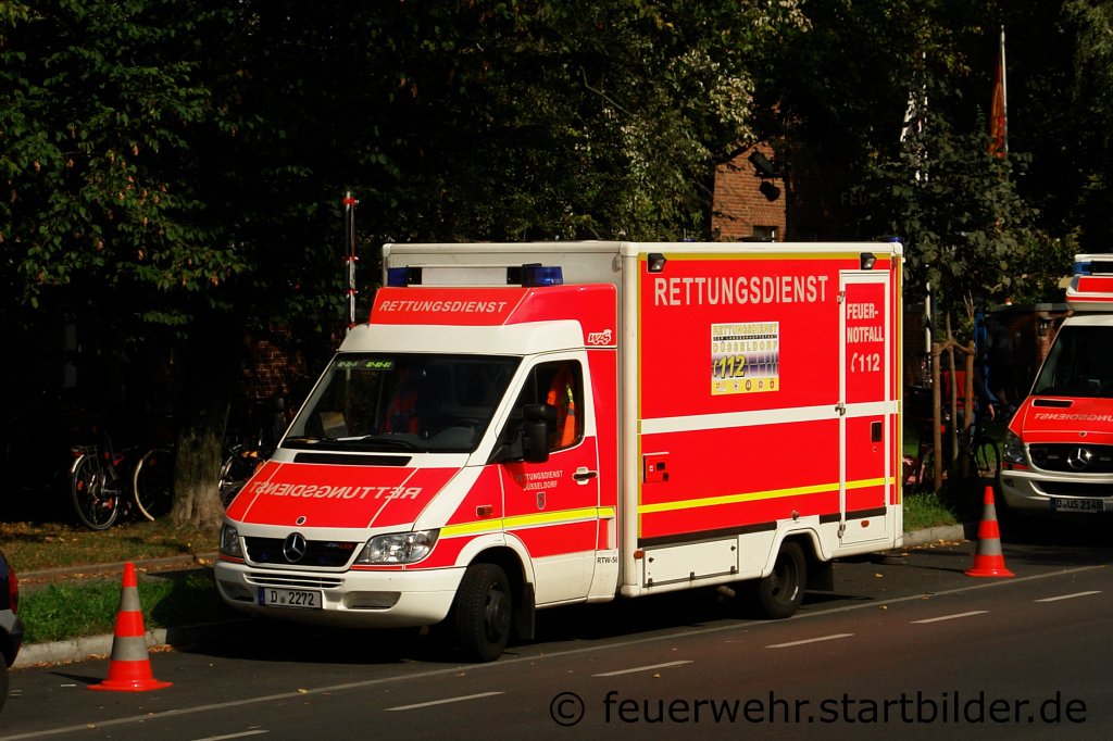 RTW 7/83/3 der Feuerwehr D�sseldorf.
Der RTW hat einen WLS Aufbau.
Aufgenommen beim Tag der Offenen T�r der Wache 7 am 23.9.2011.