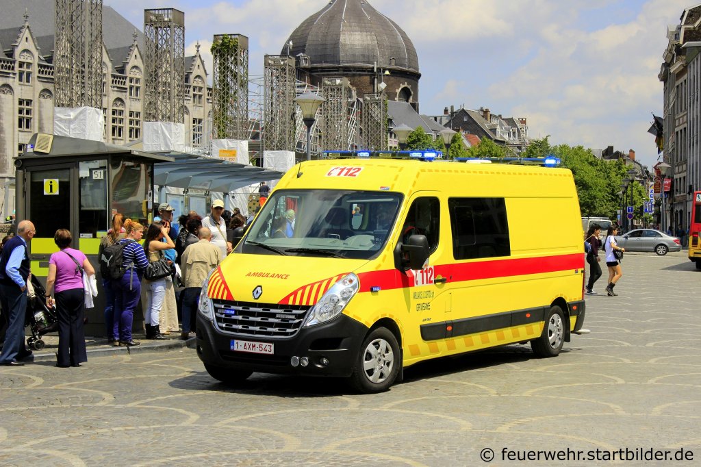 RTW der Brandweer Grivegnee.
Aufgenommen in Liege am  26.6.2012.