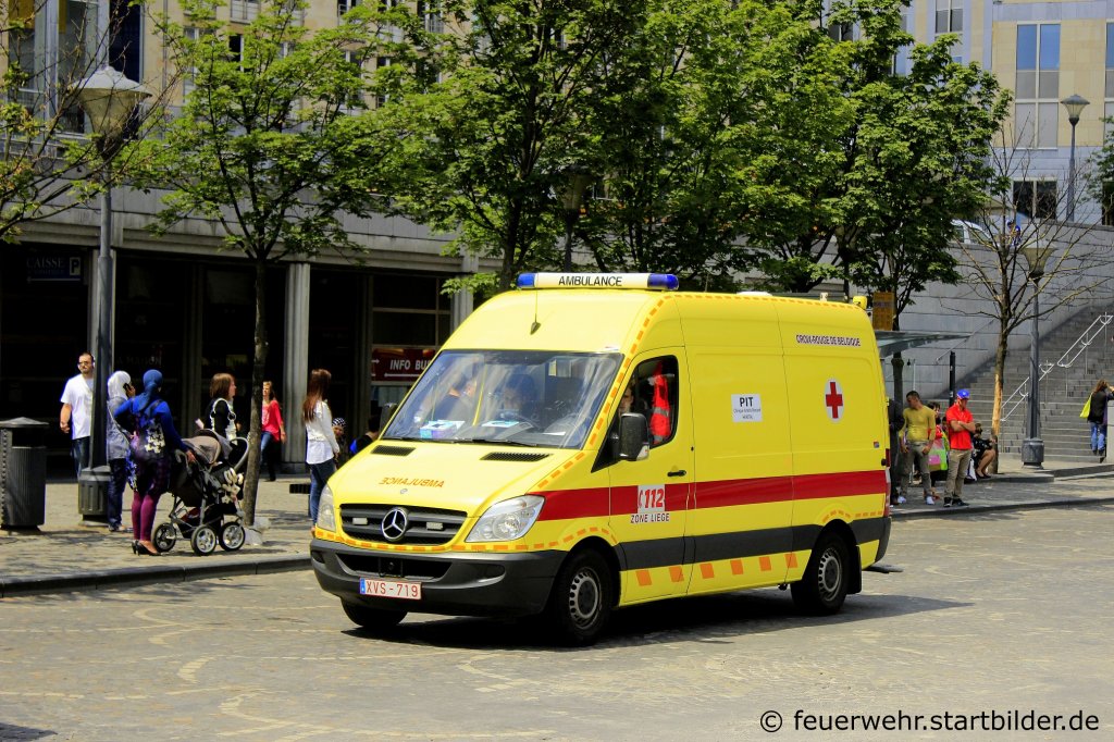 RTW der Brandweer Liege.
Aufgenommen in Liege am  26.6.2012.