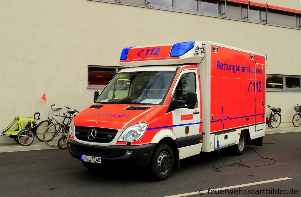 RTW (Florian Unna 6/83/1) des DRK L�nen.
Aufgenommen beim Tdot der Feuerwehr L�nen,15.9.2012.