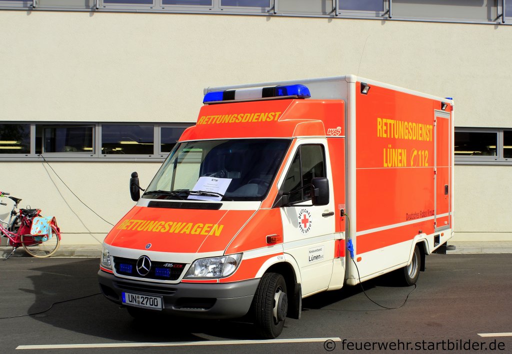 RTW (Florian Unna 6/83/5) der DRK L�nen.
Aufgenommen beim Tdot der Feuerwehr L�nen,15.9.2012.