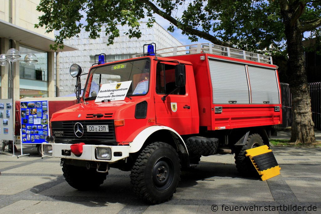 RW 1 (Florian Dortmund 10/51/01) des Ausbildungszentrums der Feuerwehr Dortmund.
Aufgenommen beim Stadtfeuerwehrtag in Dortmund, 7.7.2012.