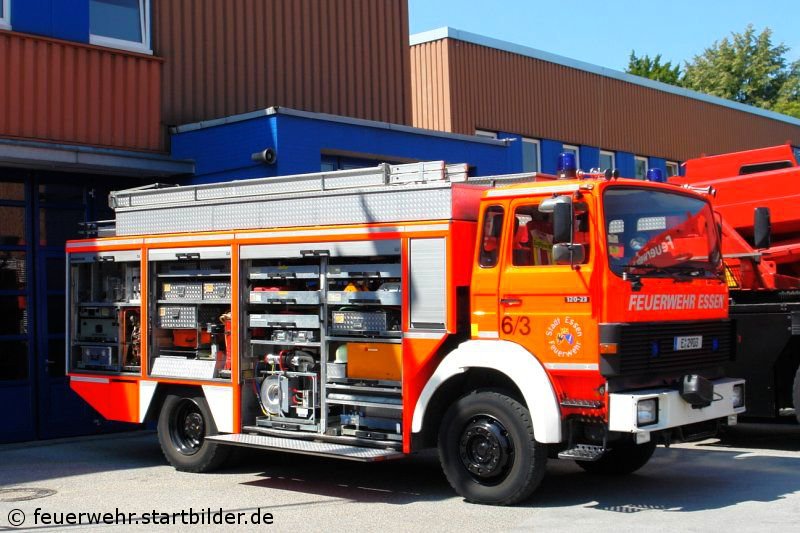 RW 2 (E 2903) (Florian Essen (6/52/1).
Aufgenommen beim Tag der Offenen T�r der Feuerwache 1 in Essen im Sommer 2008.