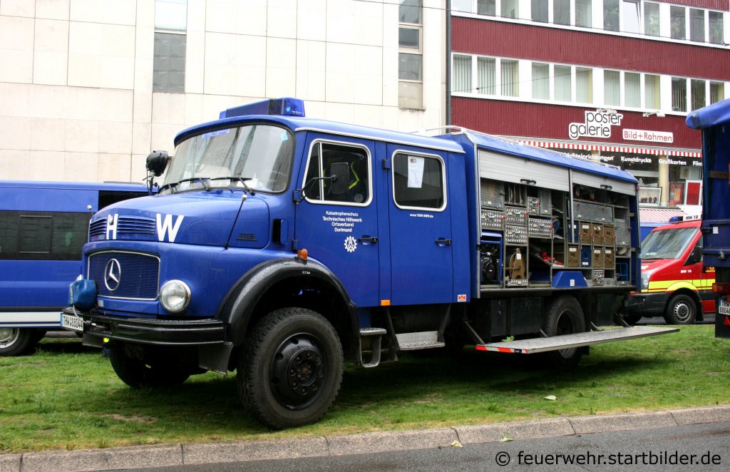 THW Dortmund
Kennzeichen THW 88044
Hersteller  MB 1113
Aufgenommen beim Stadtfeuerwehrtag in der Dortmunder Innenstadt am 12.6.2010.