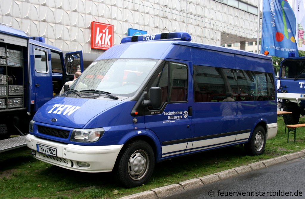 THW Dortmund
THW 97521
Ford Transit 125 T350
Aufgenommen beim Stadtfeuerwehrtag in der Dortmunder Innenstadt am 12.6.2010.