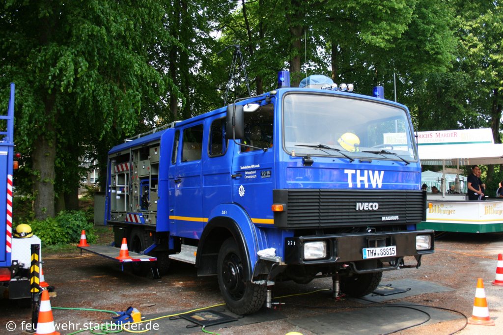 THW Grevenbroich (THW 88815) auf Iveco Magirus 90-16.
Aufgenommen in Grevenbroich am 30.4.2011.