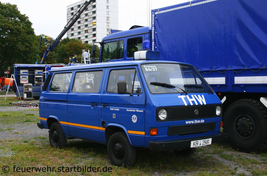 THW Krefeld.
MTW Heros Krefeld 86/27.
Aufgenommen beim Blaulichtag in Krefeld am 10.7.2011.