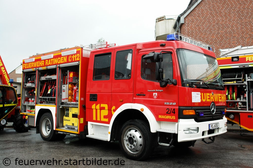 TLF 16  2/4 der Feuerwehr Ratingen LZ Lintorf mit Magirus Aufbau.
Aufgenommen bei einen Stadtfest in Ratingen Lintorf 4.9.2011.