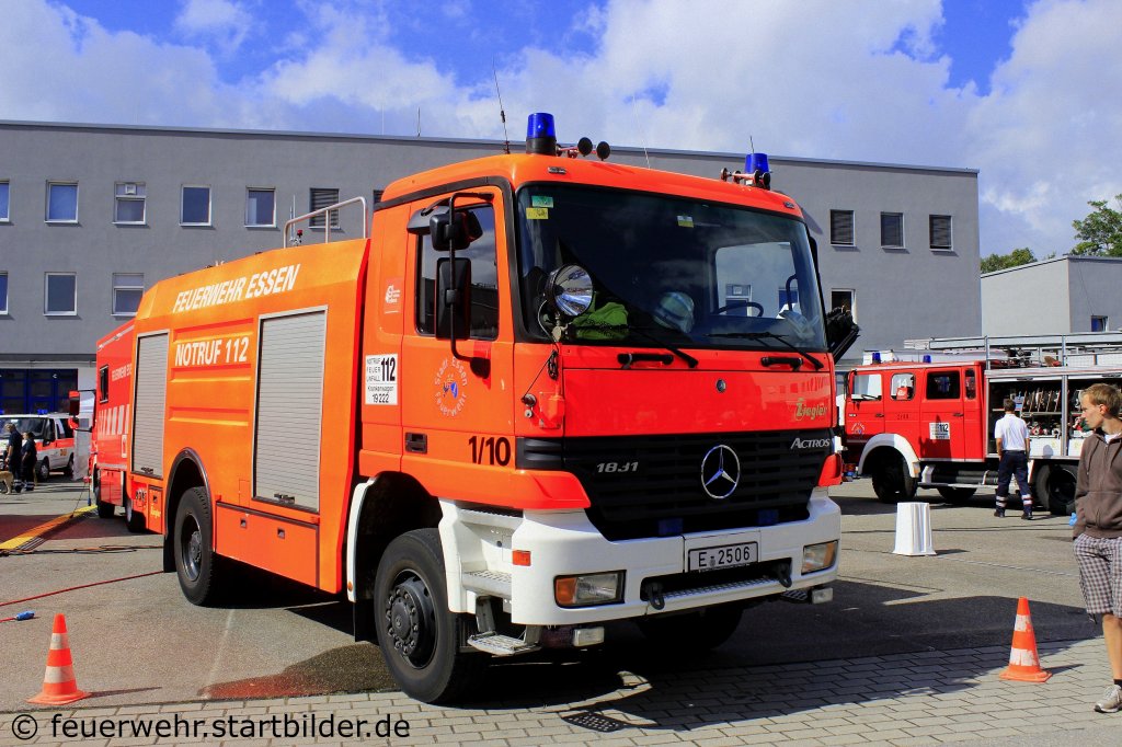 TLF 24/50 (Florian Essen 2-TLF-1) der Bf Wache Borbeck.
Das Fahrzeug war aushilfsweise f�r das Wochenende des 25-26.8.2012 auf der Wache 1 Stationiert.
Aufgenommen beim Tdot der BF Essen, 25.8.2012.