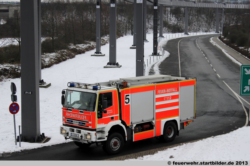 TLF-P 24/48 (Florian D�sseldorf 05/24/01) der Feuerwache 5 in D�sseldorf.
Aufgenommen am Flughafen D�sseldorf,26.1.2013.