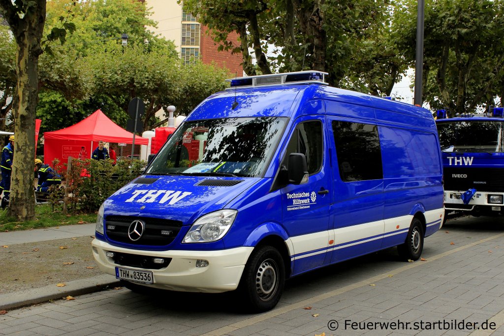 Transporter (THW 83536) des THW Oberhausen.
Aufgenommen beim Blaulichttag 2012 in Oberhausen,29.9.2012.