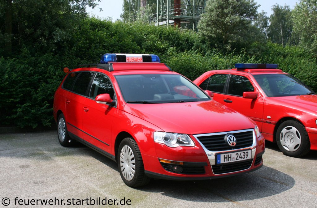VW Passat (HH 2439) der Feuerwehr Hamburg.
Aufgenommen beim Tag der offenen T�r der Feuerwehr Schule Hamburg am 21.5.2011