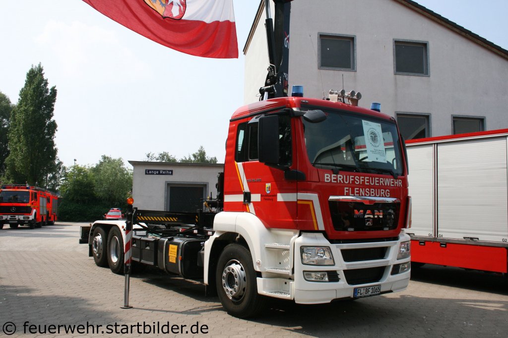 WLF (FL BF 1065) der Feuerwehr Flensburg auf MAN  TGS 26.320.
Aufgenommen beim Tag der offenen T�r der Feuerwehrschule Hamburg am 21.5.2011