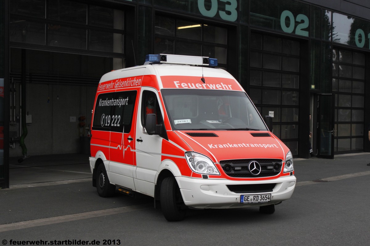 KTW 2-KTW-1 der Feuerwehr Gelsenkirchen.
Stationiert ist das Fahrzeug in Gelsenkirchen Buer.