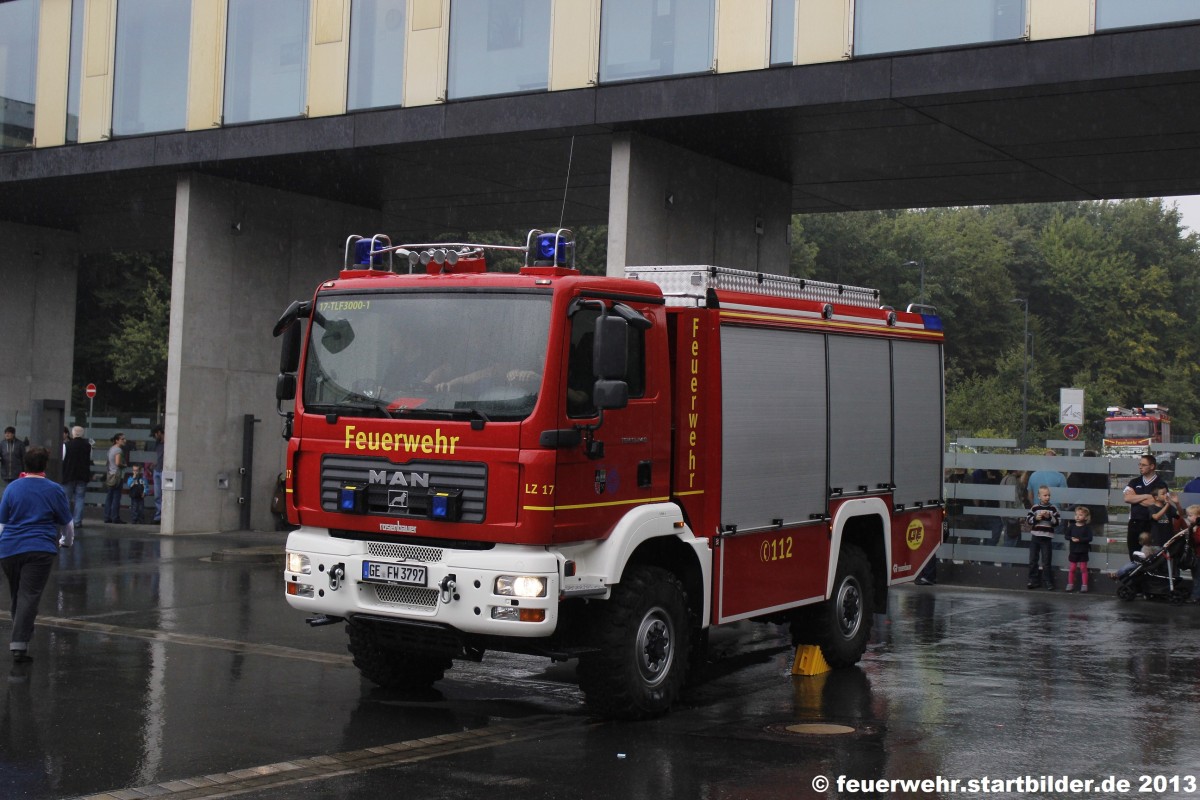 TLF 3000.
Der Fahrzeug ist beim LZ 17 Logistik und Nachschub Stationiert.
Der Funkname ist 17-TLF3000-1