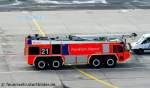 Flughafenfeuerwehr Frankfurt  62/24  Gro�flughafen-L�schfahrzeug GFLF 60/125/15-5  SIMBA 8x8-HRET  Aufgenommen von der Besucherterasse des Flughafen Frankfurt, Sommer 2008.